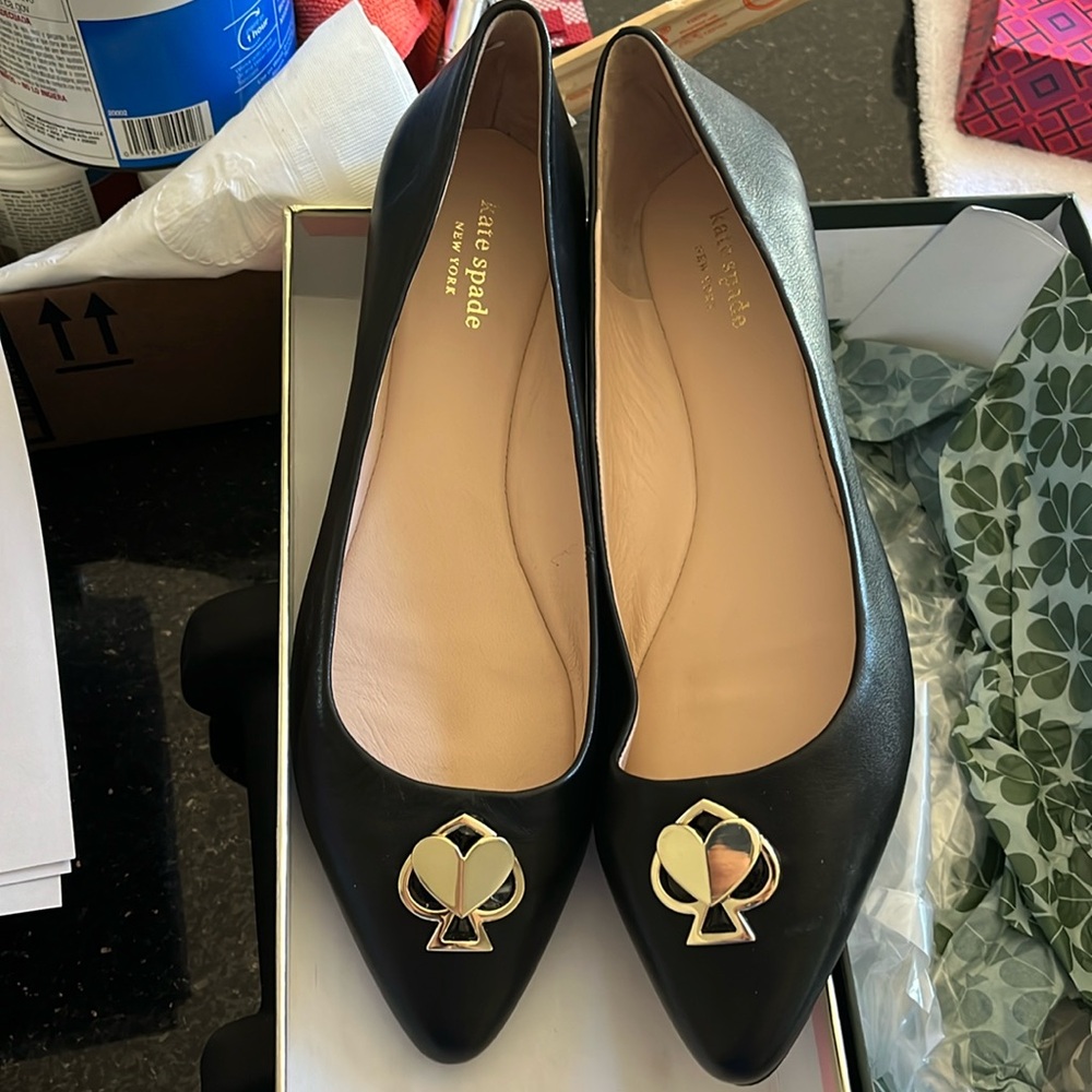 Women’s size 9 Kate spade flats, black. Never worn